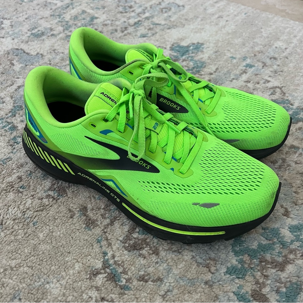 Brooks Adrenaline GTS 23 Mens 10.5 wide Running Shoes color green gecko